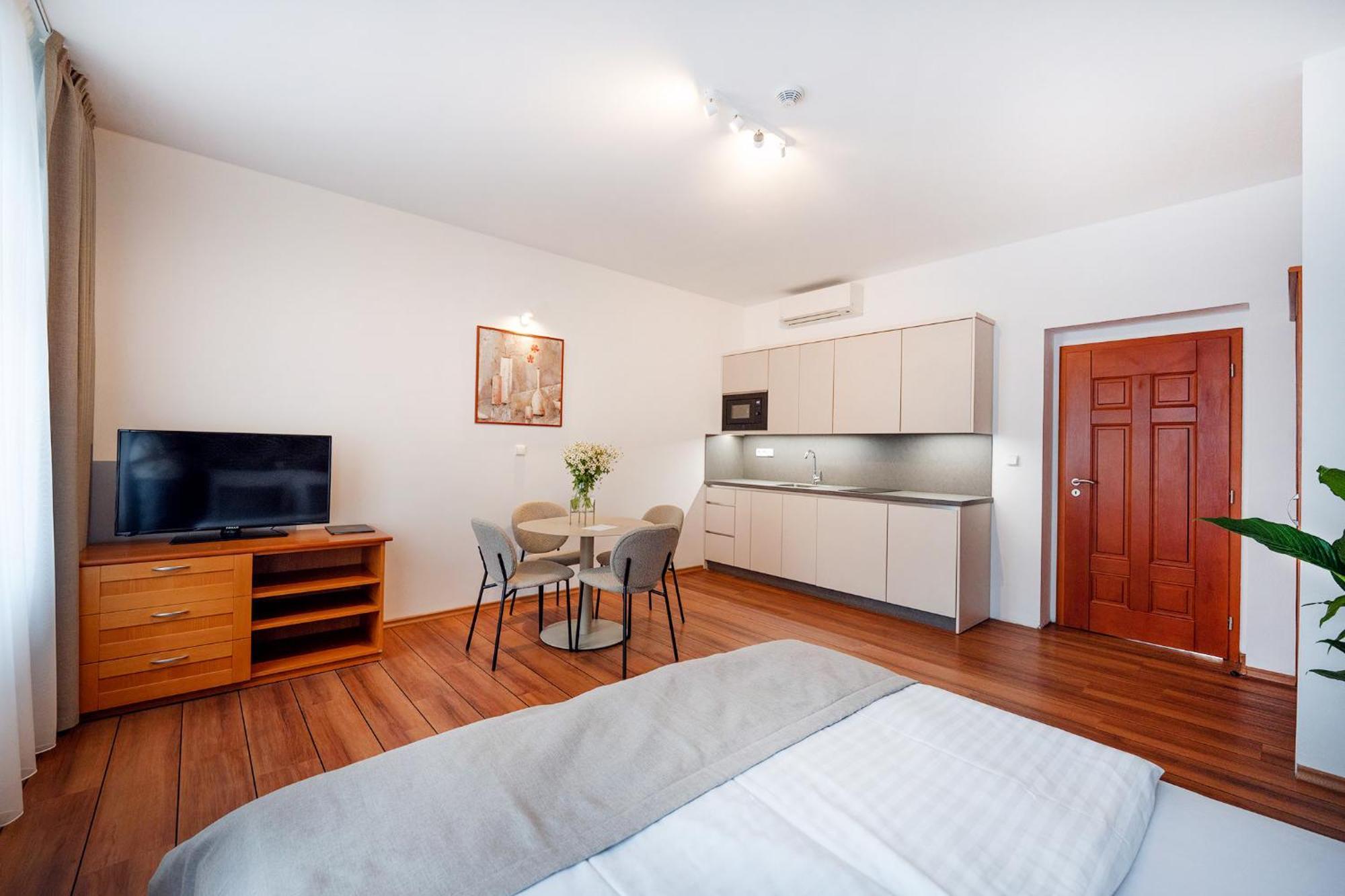 Andel Apartahotel 3*